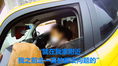 女子开车走情侣路闯了4次红灯！她却对交警说：以为是黄灯！