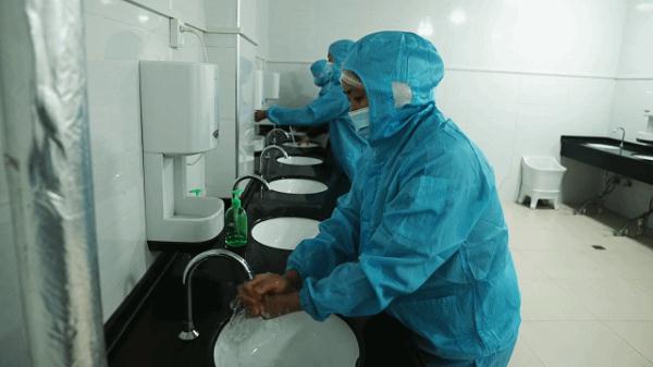 火车上有这么多好吃的！揭秘高铁盒饭从哪里来