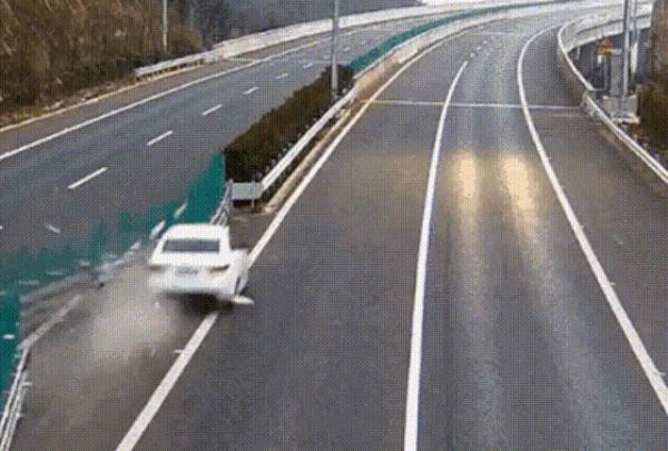 细算“疲劳驾驶”这笔帐丨驾车时犯困千万别硬撑……