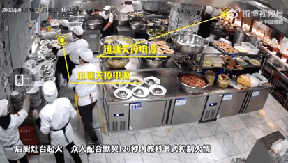 油锅起火用嘴吹?网友: 以为自己是葫芦娃呢! 油锅起火用嘴吹?网友: 以为自己是葫芦娃呢!