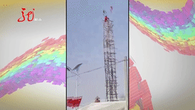 黑龙江一七旬老人高空练倒立!网友们看得胆战心惊! 黑龙江一七旬老人高空练倒立!网友们看得胆战心惊!