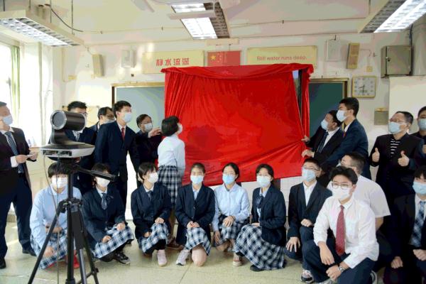 Hey！“班主任叫你下来测核酸”（自带扩音喇叭那种）
