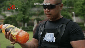 疼！哈尔滨小伙喝果汁，瓶盖直接崩到脸上！鼻子出血，左眼球挫伤......