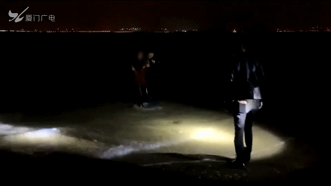 海水没过脖子了！孕妇清晨欲轻生，厦门“旱鸭子”民警紧急救援！