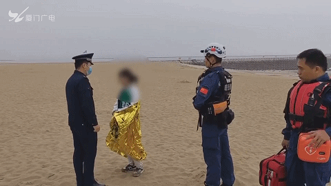 海水没过脖子了！孕妇清晨欲轻生，厦门“旱鸭子”民警紧急救援！