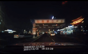 为了这颗救命药，交警在晚高峰上演“飙车”