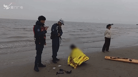 海水没过脖子了！孕妇清晨欲轻生，厦门“旱鸭子”民警紧急救援！
