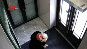 女子遛弯捡到银行卡,“意外”发现了密码!她纠结了,冲动了,后悔了...... 女子遛弯捡到银行卡,“意外”发现了密码!她纠结了,冲动了,后悔了......