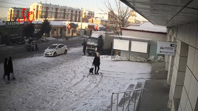 女子遛弯捡到银行卡,“意外”发现了密码!她纠结了,冲动了,后悔了...... 女子遛弯捡到银行卡,“意外”发现了密码!她纠结了,冲动了,后悔了......