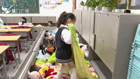 厦门一学校购置“午睡神器”，网友：@学校，求安排！