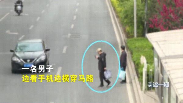 北京一老人横穿马路被当场撞飞！过街天桥就在旁边……