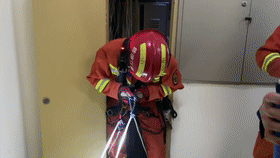 一男子在KTV上洗手间，突然人“不见”了？