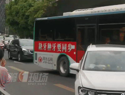 外卖小哥送餐迟到？先别急，因为他有可能正在救人……