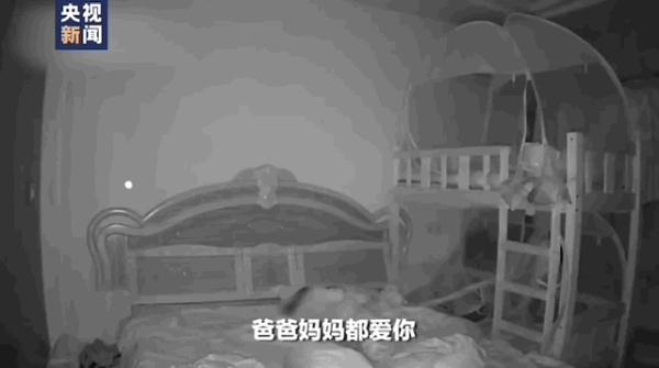 可可爱爱！这个7岁的姐姐，也太会哄娃了吧！