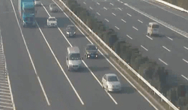 高速上遇到这种情况 果断“将错就错”!