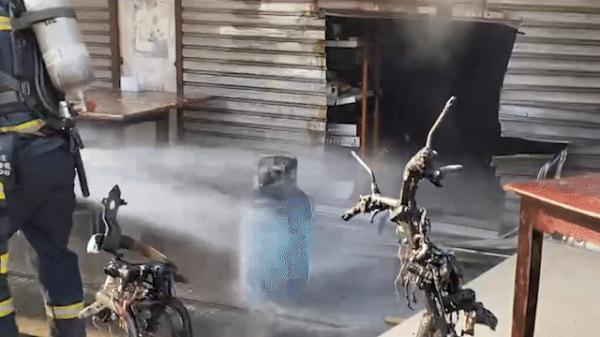 电动车自燃，旁边竟有煤气罐！