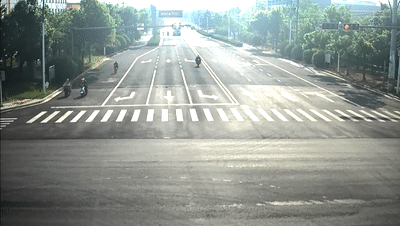 全责!女子骑电动车40秒三次违章,接下来...... 全责!女子骑电动车40秒三次违章,接下来......