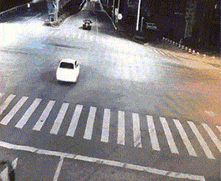 又是侧翻！与大货车有哪些“相处之道”？