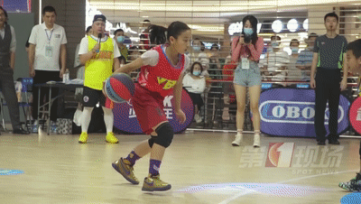 深圳9岁“篮球女孩”火出圈,简直不要太!飒!了! 深圳9岁“篮球女孩”火出圈,简直不要太!飒!了!