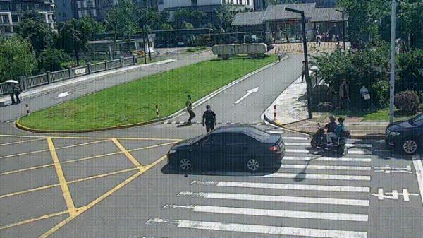 稀奇！考生送考生，这波操作太赞…网友：祝两位金榜题名