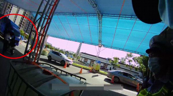 男子深夜马路上乱鸣喇叭,吵醒珠海大片居民!被吊销驾驶证…… 男子深夜马路上乱鸣喇叭,吵醒珠海大片居民!被吊销驾驶证……