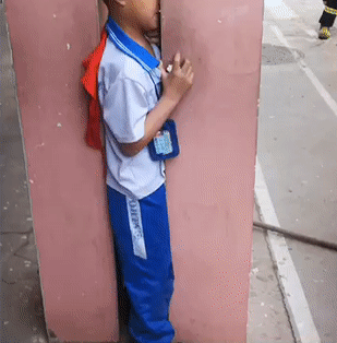 咋回事?娃娃机里出现真娃娃! 咋回事?娃娃机里出现真娃娃!