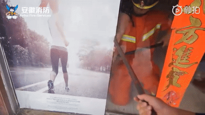 咋回事?娃娃机里出现真娃娃! 咋回事?娃娃机里出现真娃娃!