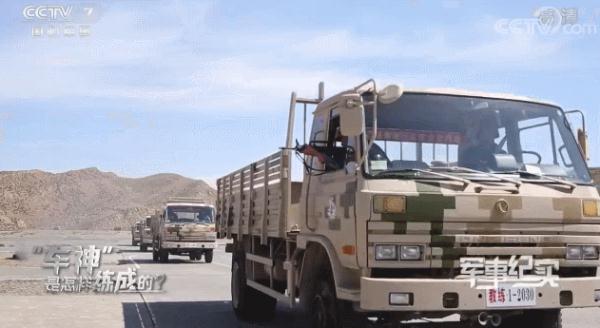 酷！兵哥驾驶重卡漂移掉头！