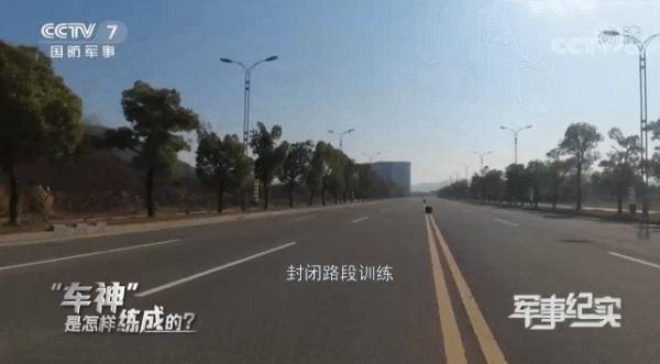 酷！兵哥驾驶重卡漂移掉头！