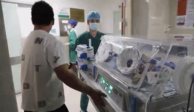 90后妈妈诞下四胞胎！出生概率仅为0.0001%，宝爸说…