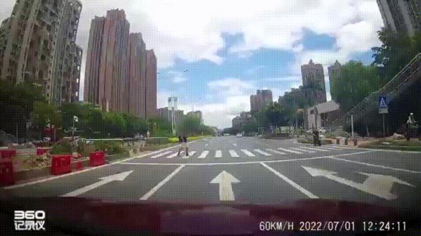 珠海司机注意！绿灯过路口撞到人也可能负责任！甚至摊上刑案！