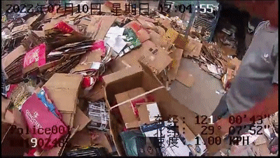 浙江丈夫私藏的1万元被妻子当废品卖掉，肉痛！最后…