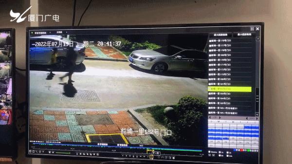 突发!厦门6岁男童被砸,头破血流!金属板从天而降......监控实拍! 突发!厦门6岁男童被砸,头破血流!金属板从天而降......监控实拍!