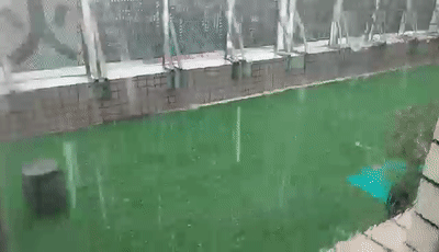 炎炎夏日，广东多地突降冰雹+暴雨！网友：给我也来点“冰水”吧……