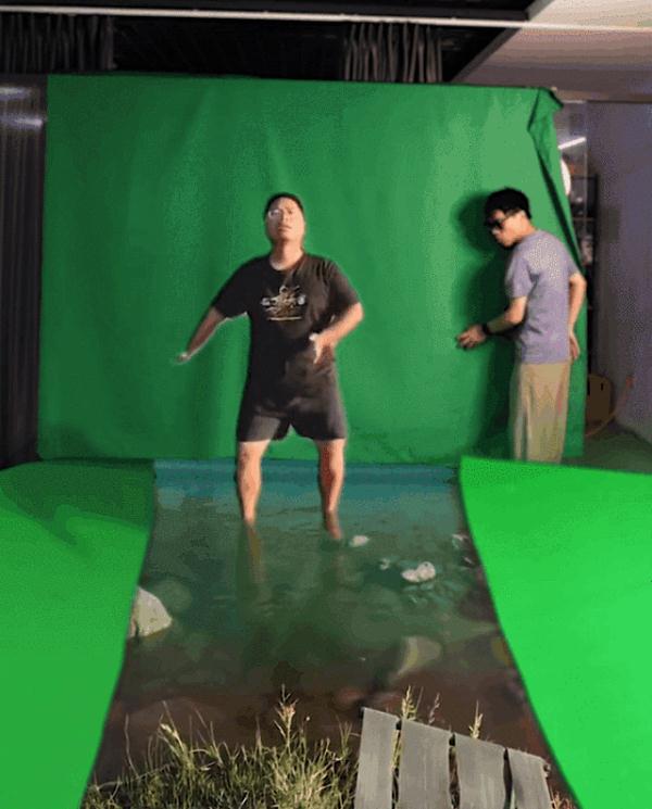 “你这背景太假了”是什么梗？引发全网P图大赛