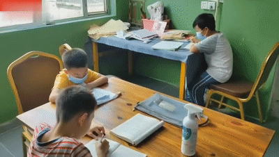 广州的这座小村里,藏着一家“24小时书店” 广州的这座小村里,藏着一家“24小时书店”