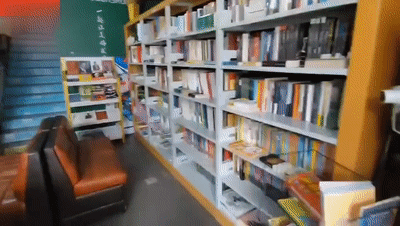 广州的这座小村里,藏着一家“24小时书店” 广州的这座小村里,藏着一家“24小时书店”