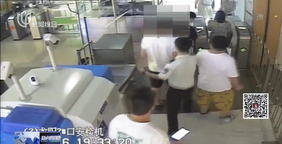 男子拒不扫码还打安检员？拘留！女子两次持场所码截图欲进地铁站？罚！