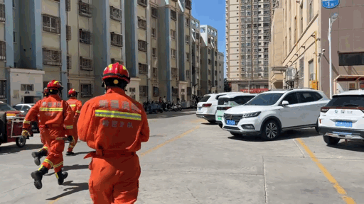 电梯故障导致18人被困，有窒息风险