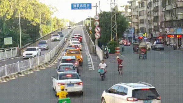 女司机在高架桥上突然停车?!交警:不罚 女司机在高架桥上突然停车?!交警:不罚