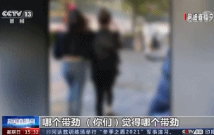 就剪个头发，还要被4部手机对着直播？