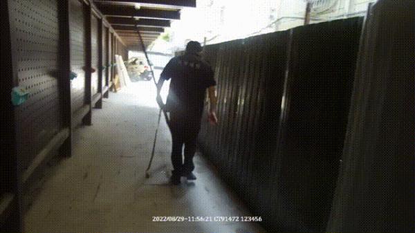 “我家有杆枪，2米长……”