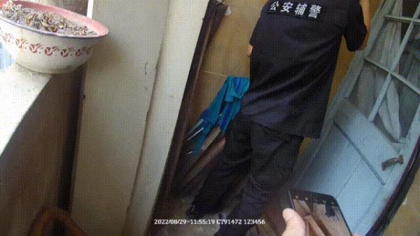 “我家有杆枪，2米长……”