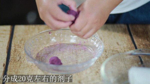 免烤无油的水晶月饼来了，一压一蒸就能搞定！