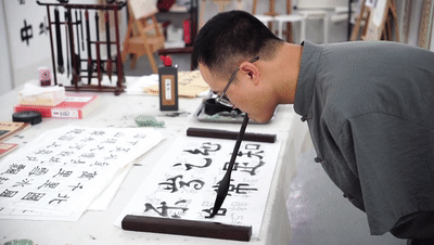 全网点赞！深圳无臂小伙练就“一口”好字