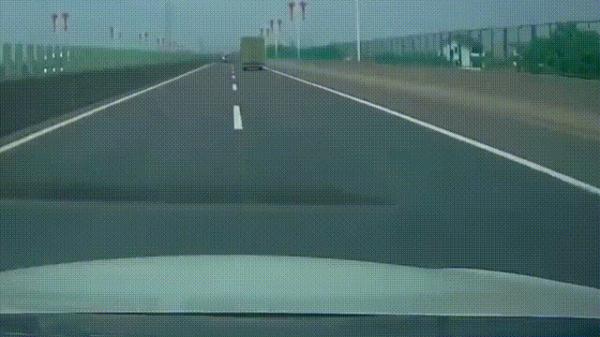 如何应对高速公路上的“障碍物”？