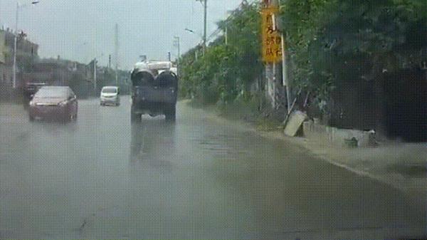 如何应对高速公路上的“障碍物”？