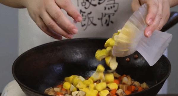 吃板栗的季节到了，教你一道板栗焖饭！