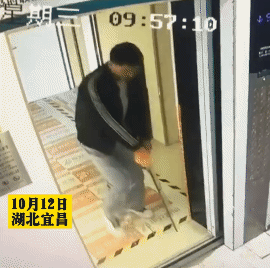 玻璃挡住电梯门，怎么想的呢！？