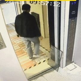 玻璃挡住电梯门，怎么想的呢！？